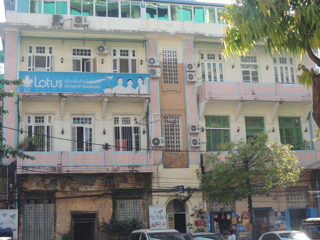 Lotus Bed & Breakfast Yangon Exteriör bild